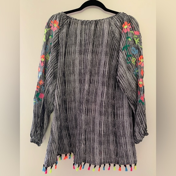 See Be Seen Black Embroidered top 3x - Picture 5 of 5